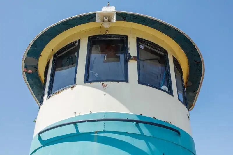 Буксирний човен на продаж