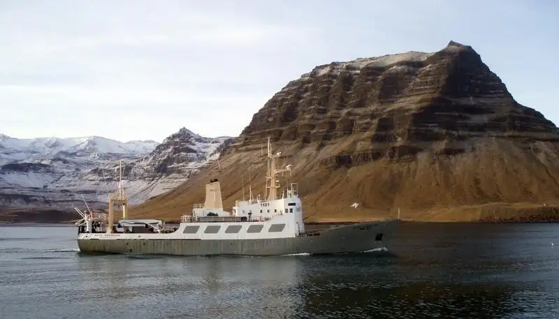 Дослідницьке судно на продаж