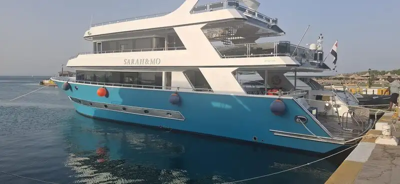 Круїзний корабель на продаж