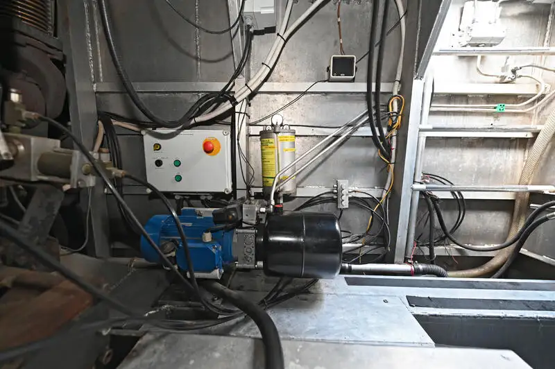 Катамаран на продаж