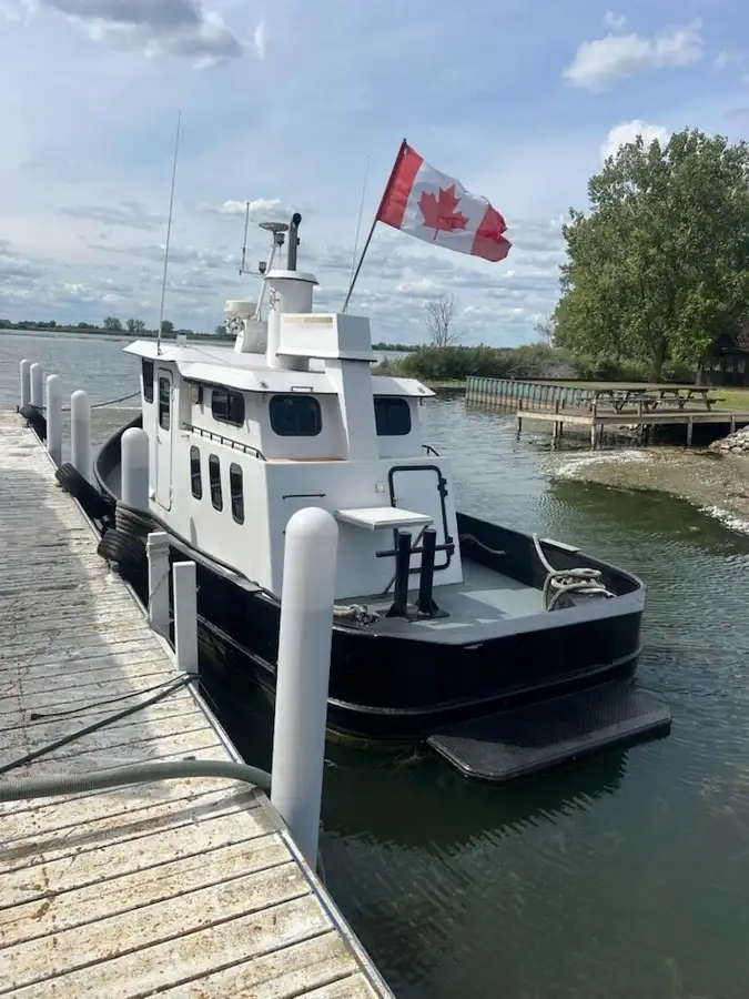 Буксирний човен на продаж