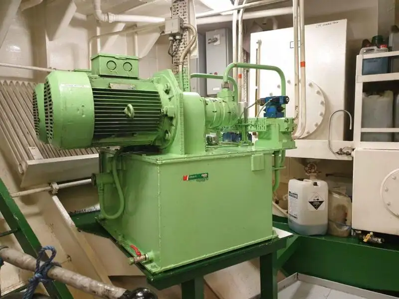 Буксирний човен на продаж