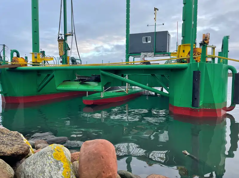 Буксирний човен на продаж