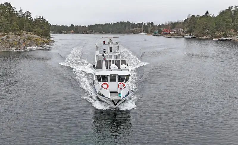 Моторне судно на продаж