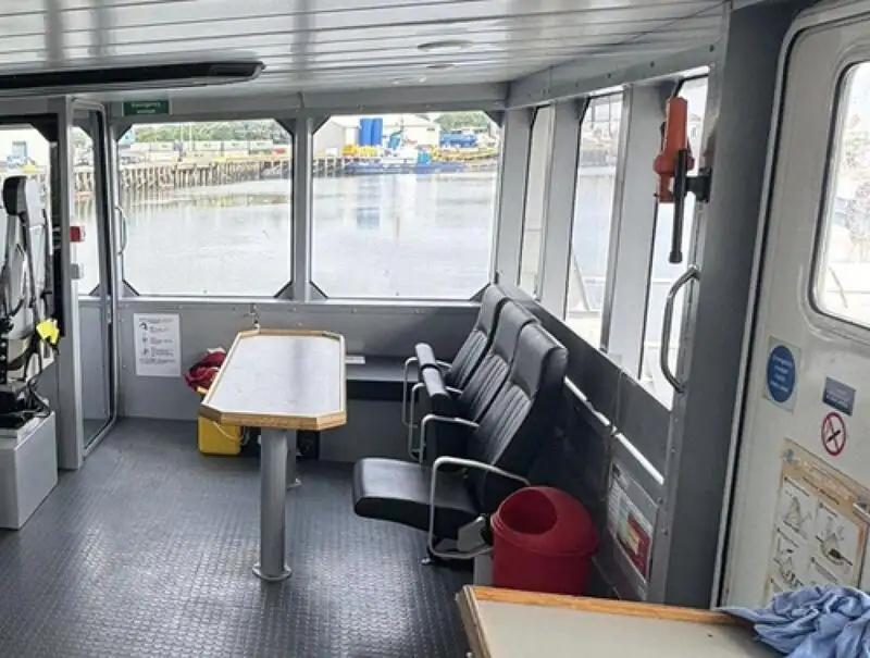 Контейнерний корабель на продаж