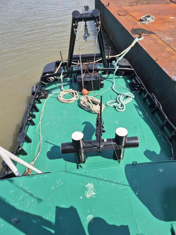 Буксирний човен на продаж