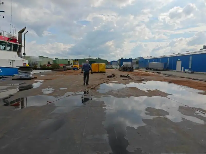 Баржа на продаж