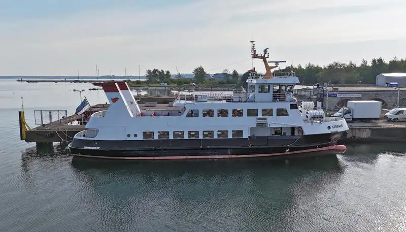 Моторне судно на продаж