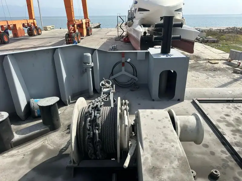 Контейнерний корабель на продаж