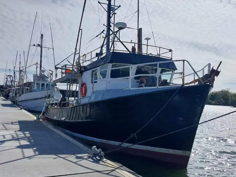 Ярусне судно на продаж