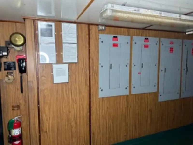 Буксирний човен на продаж