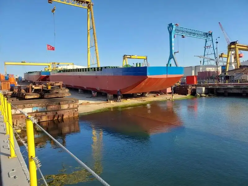 Баржа на продаж