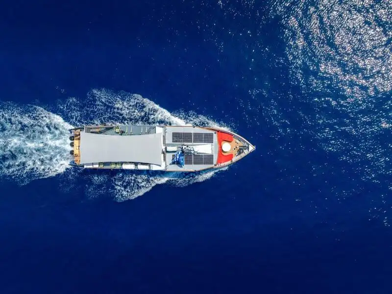 Моторне судно на продаж