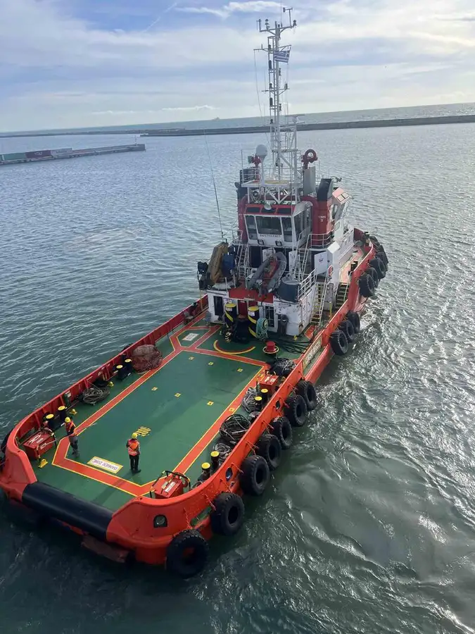 Буксирний човен на продаж