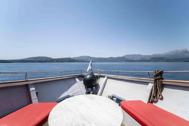 Моторне судно на продаж