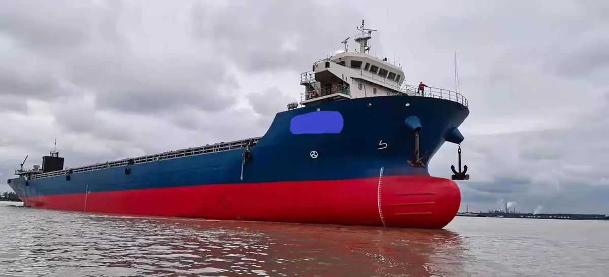 Контейнерний корабель на продаж