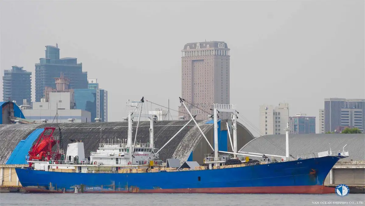 Рефрижераторний корабель на продаж