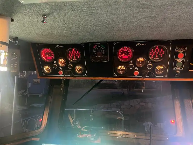 Катамаран на продаж