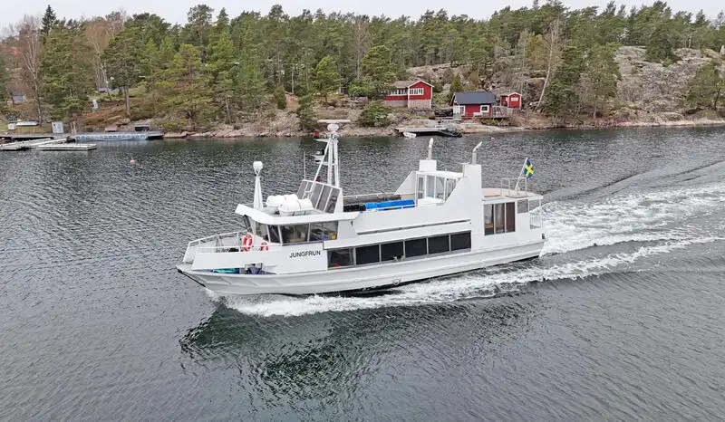 Моторне судно на продаж