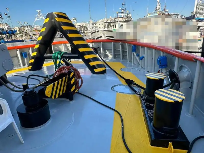 Буксирний човен на продаж