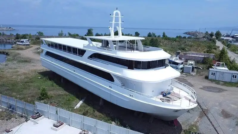 Моторне судно на продаж