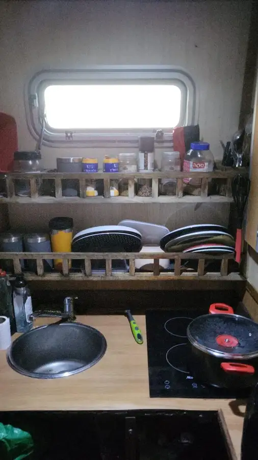 судно вітрової електростанції на продаж