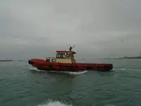 Буксирний човен на продаж