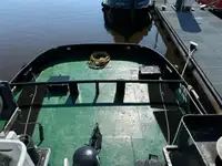 Буксирний човен на продаж