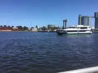 Моторне судно на продаж