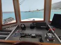 Моторне судно на продаж