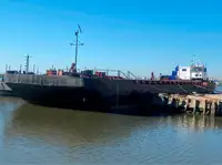 Буксирний човен на продаж