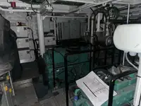 Контейнерний корабель на продаж