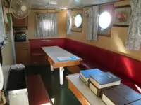 Буксирний човен на продаж