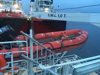 Моторне судно на продаж