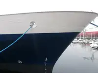 Контейнерний корабель на продаж