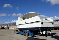 Моторне судно на продаж