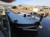 Баржа на продаж