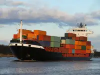 Контейнерний корабель на продаж