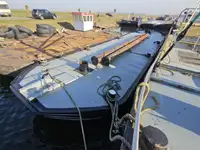 Баржа на продаж