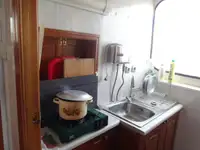 Моторне судно на продаж