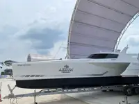 Моторне судно на продаж