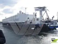 Контейнерний корабель на продаж