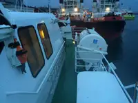 Моторне судно на продаж