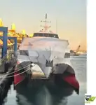 Моторне судно на продаж