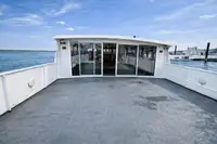 Моторне судно на продаж