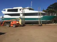 Моторне судно на продаж