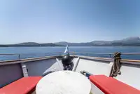 Моторне судно на продаж