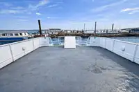 Моторне судно на продаж