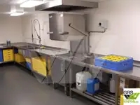 Контейнерний корабель на продаж